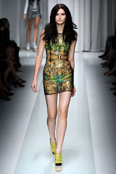 Look 18